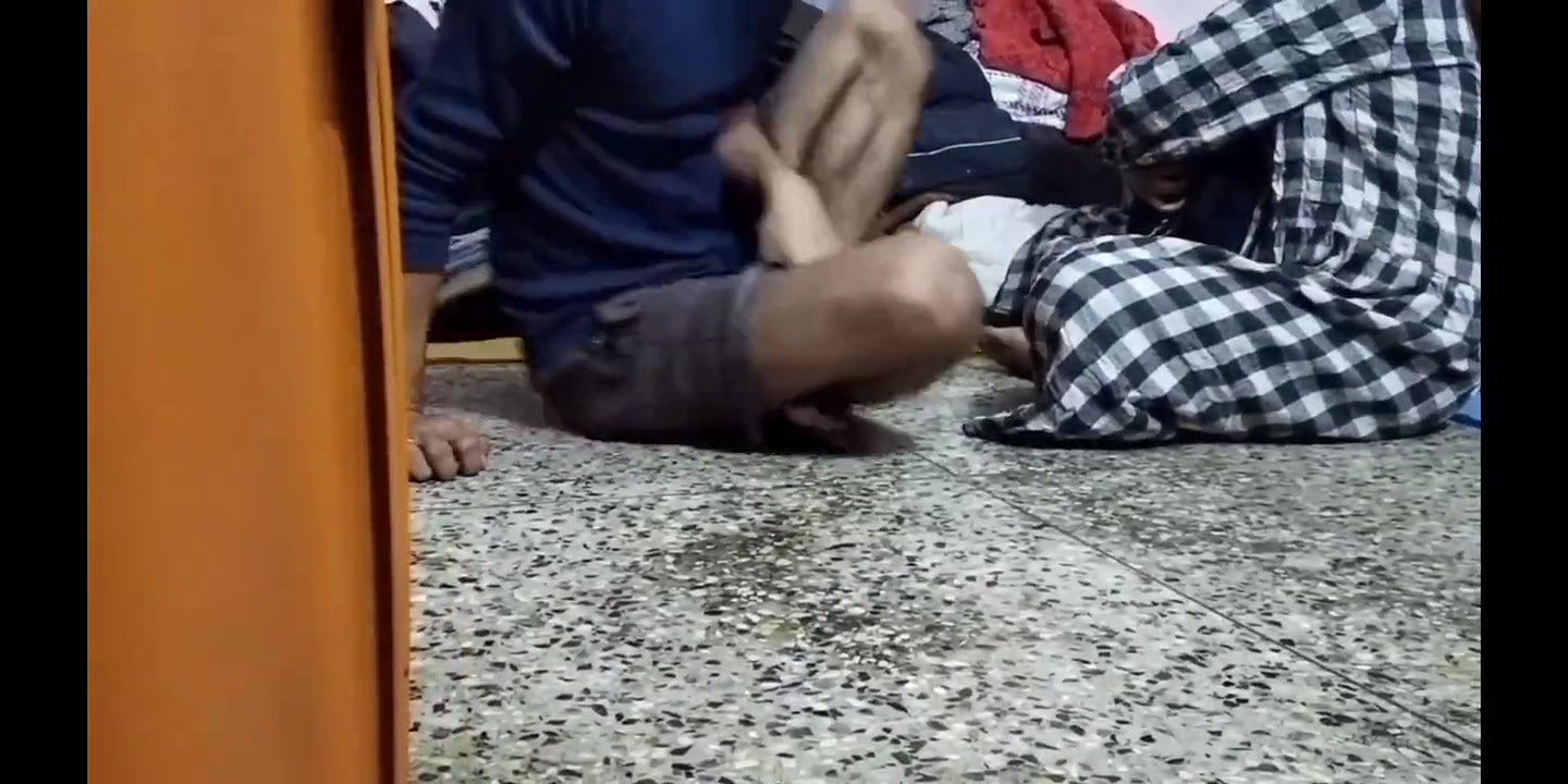 Kapro ka dokan me chudai video record hua
