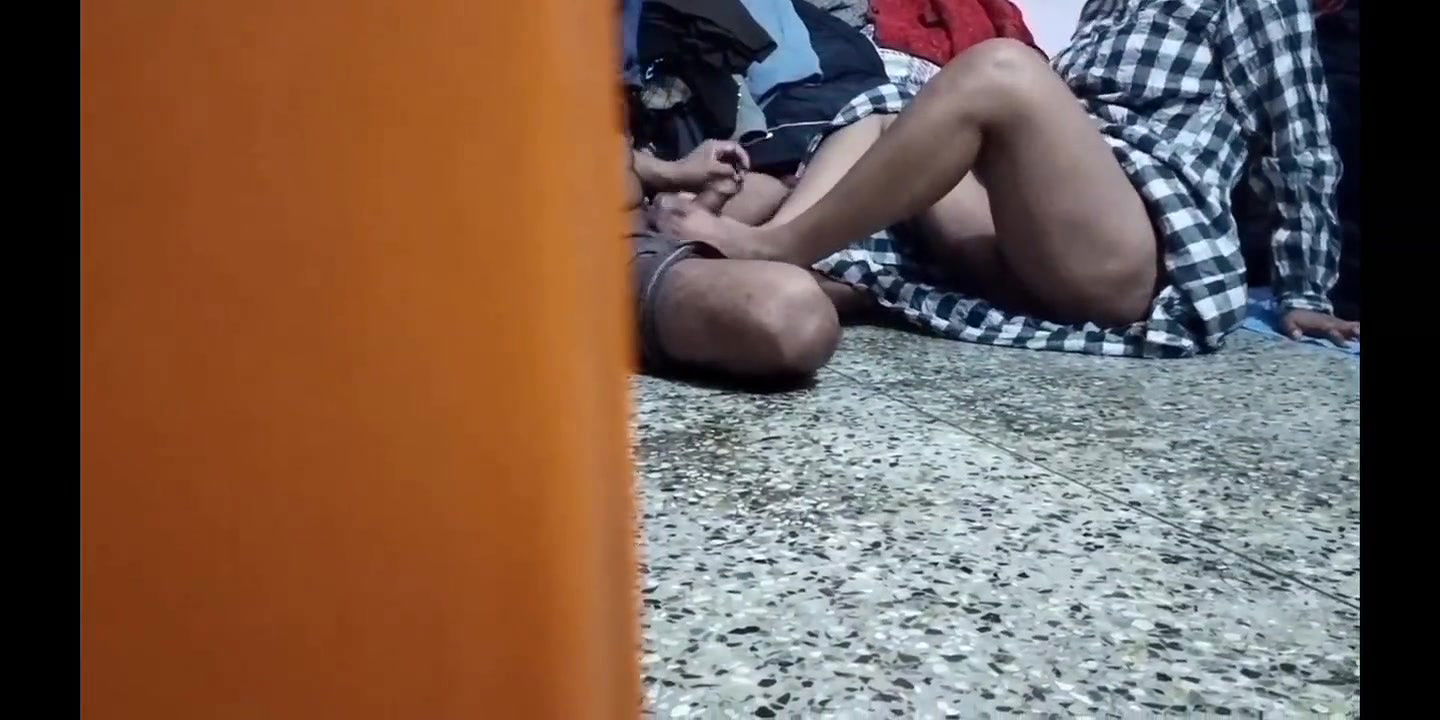 Kapro ka dokan me chudai video record hua