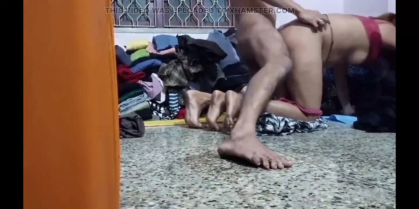 Kapro ka dokan me chudai video record hua