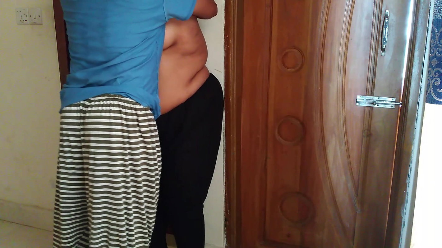 Jab Patni Gar par Nahi tha Tab Pati ne Nakurni ko sat Chudai kiya