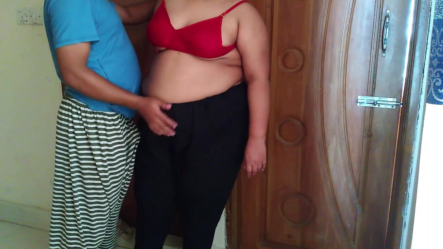 Jab Patni Gar par Nahi tha Tab Pati ne Nakurni ko sat Chudai kiya