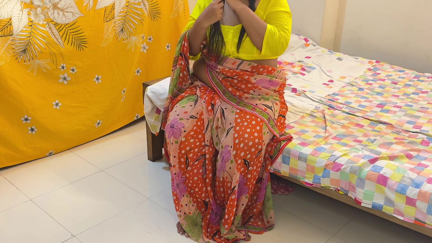 Jab Gujrati Saasuma Apni Baalon Mein Kanghe Karatee hue tab Damadji ne assi say chudai (Desi mother-in-law fucked by son-in-law)