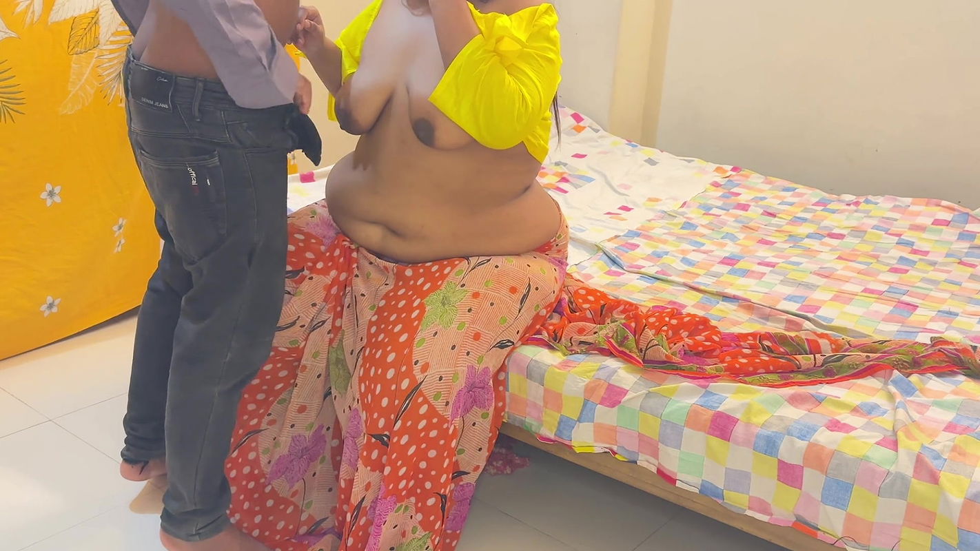 Jab Gujrati Saasuma Apni Baalon Mein Kanghe Karatee hue tab Damadji ne assi say chudai (Desi mother-in-law fucked by son-in-law)