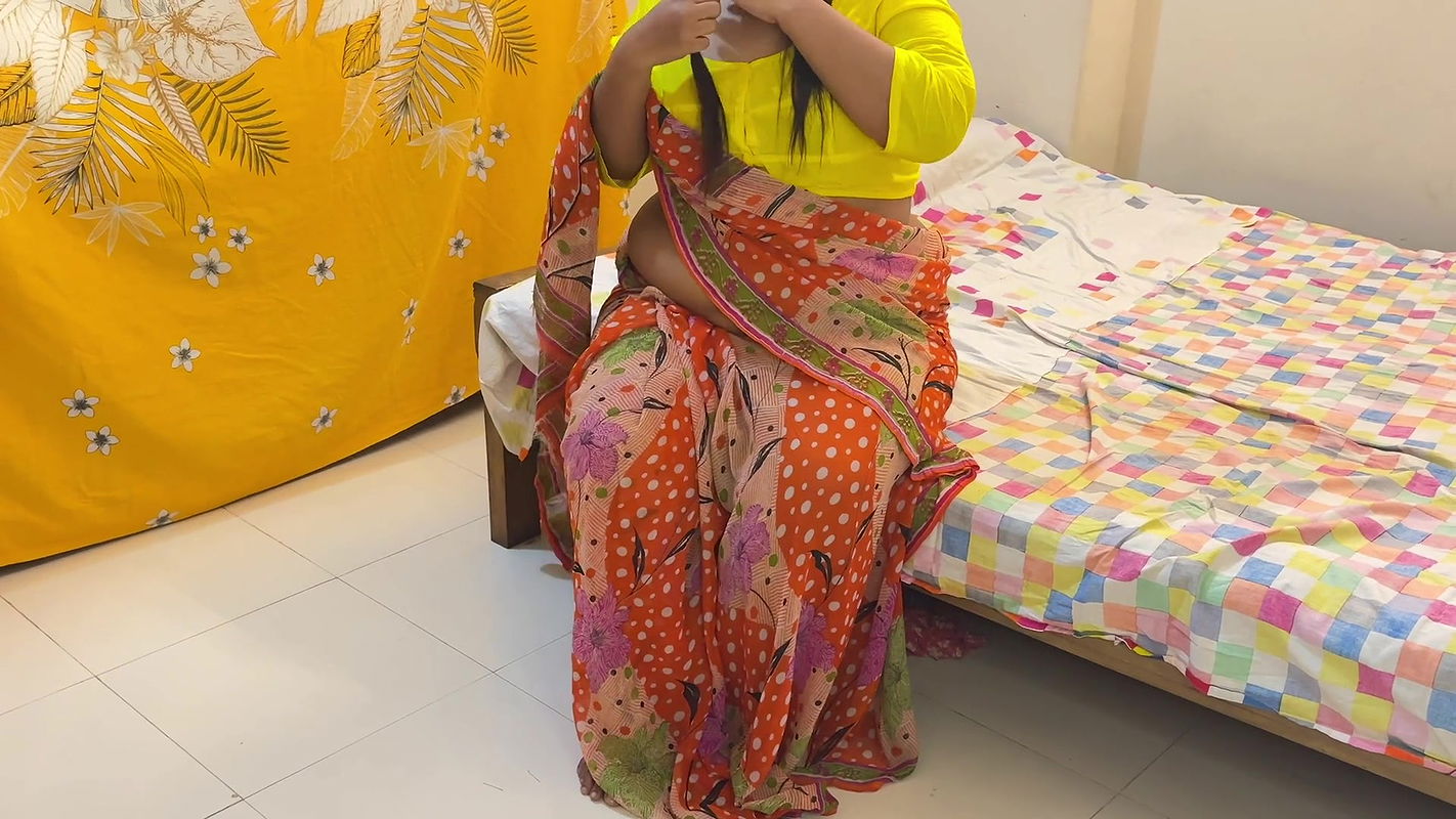 Jab Gujrati Saasuma Apni Baalon Mein Kanghe Karatee hue tab Damadji ne assi say chudai (Desi mother-in-law fucked by son-in-law)