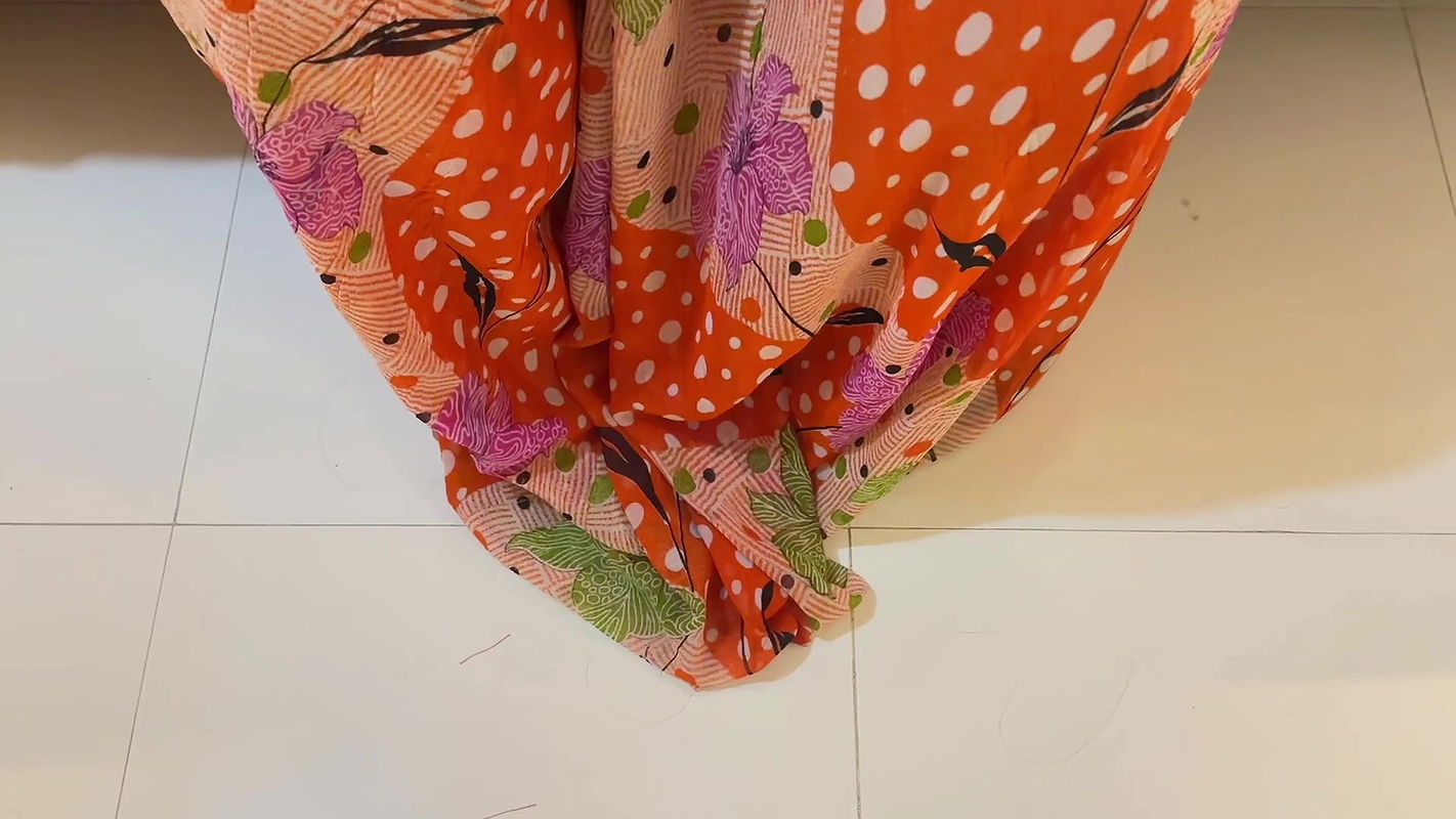 Jab Gujrati Saasuma Apni Baalon Mein Kanghe Karatee hue tab Damadji ne assi say chudai (Desi mother-in-law fucked by son-in-law)