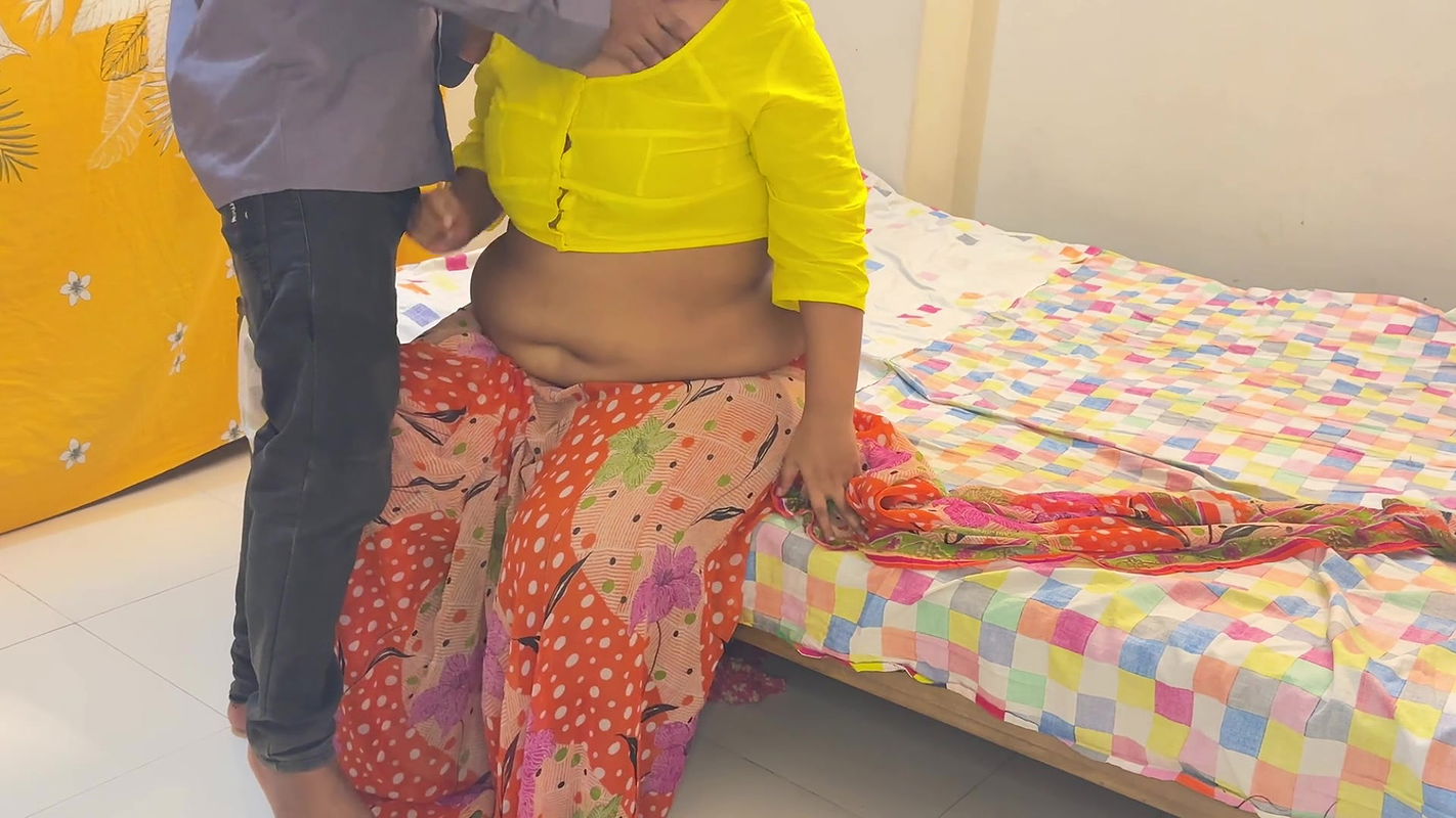 Jab Gujrati Saasuma Apni Baalon Mein Kanghe Karatee hue tab Damadji ne assi say chudai (Desi mother-in-law fucked by son-in-law)