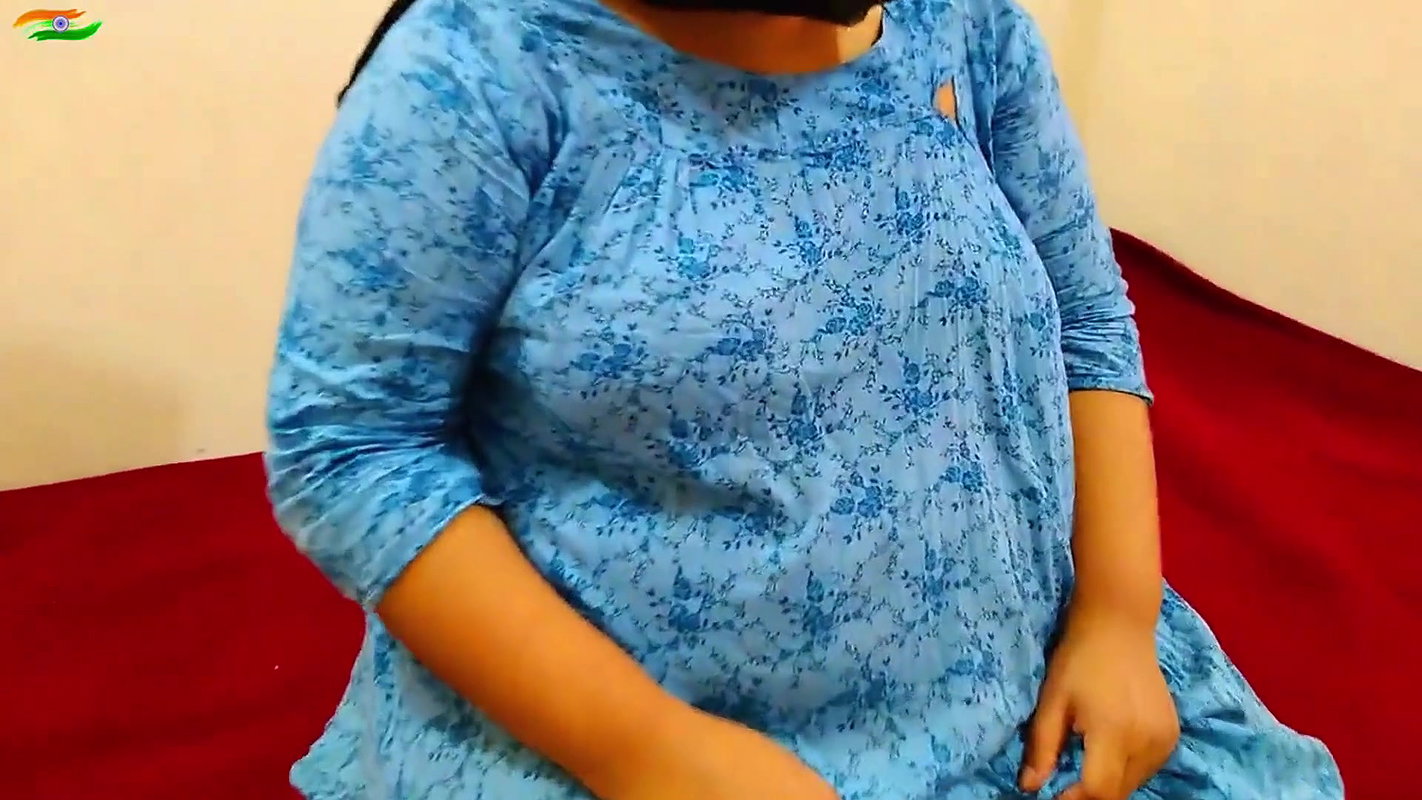 jab ghar par nahin hote to Hot chache