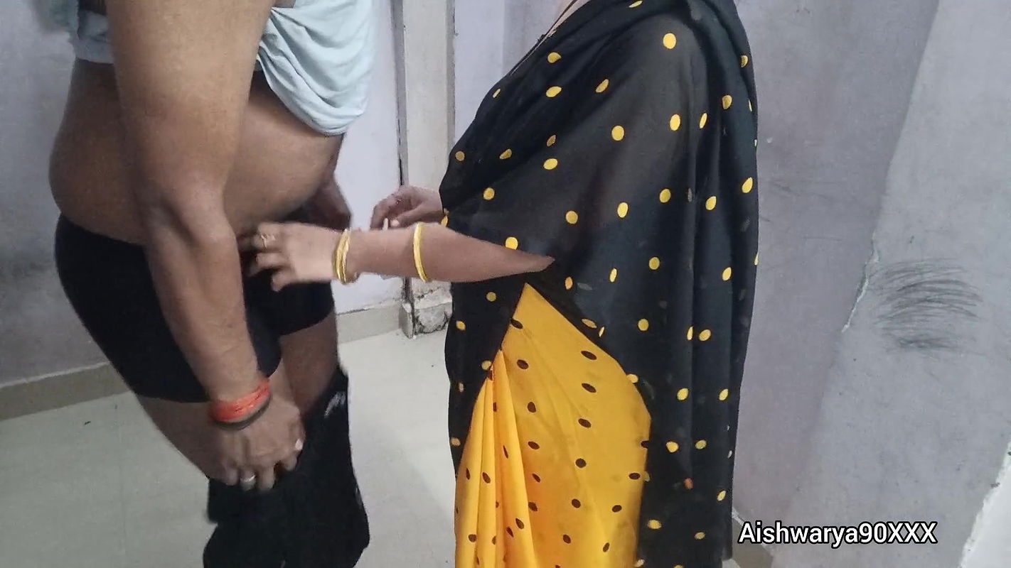 Indian Desi XXX Hot Sexy Bhabhi Aishwarya Fucked in Beautiful Yellow Saree Indian Desi Bhabhi Saree Sex