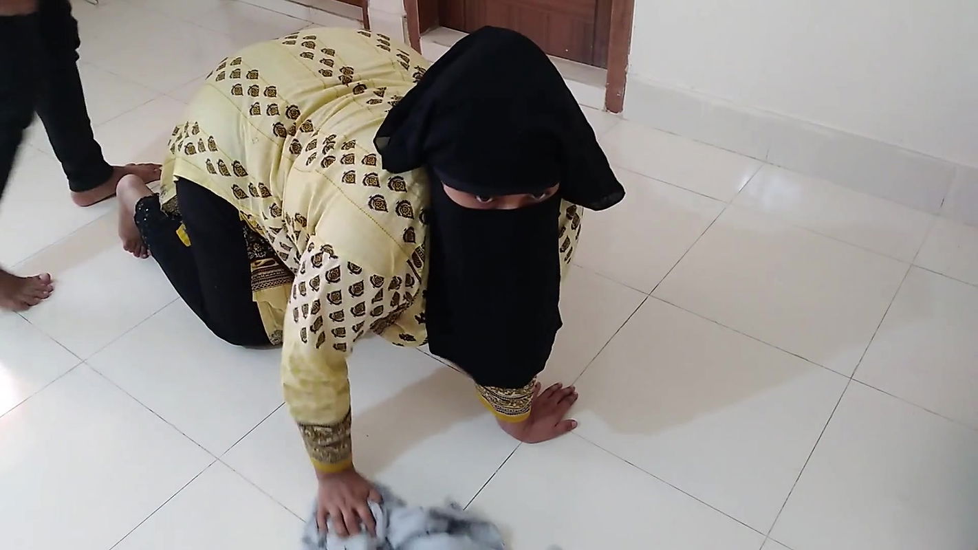 Indian desi big ass sexy stepmom gets stuck under table while cleaning Room then stepson fucks her in the ass and cums