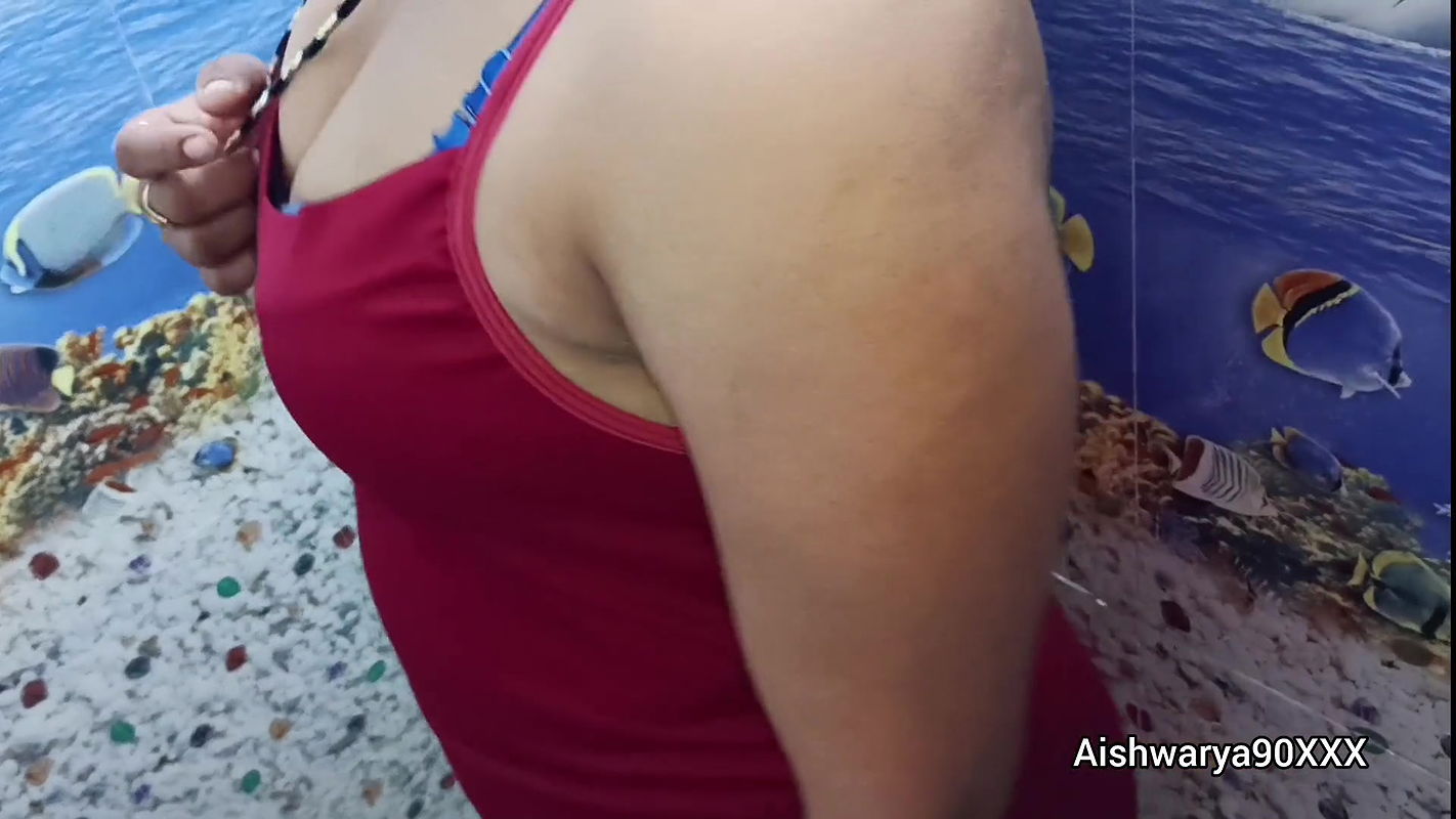 Indian Desi Bhabhi Aishwarya Ne Leggings Me Susu Kiya Phir gand pe susu karvaya Indian pissing video Pissing on bhabhi’s beautiful ass