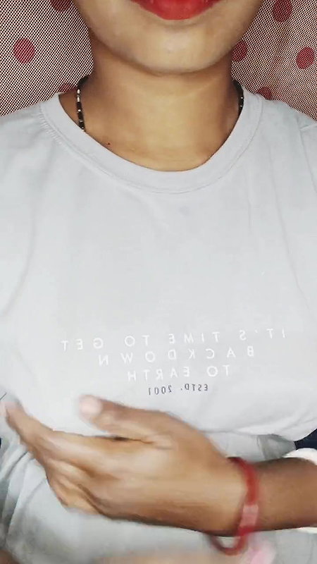 Indian bhabhi’s ass and pussy fucked with eggplant Indian Sex