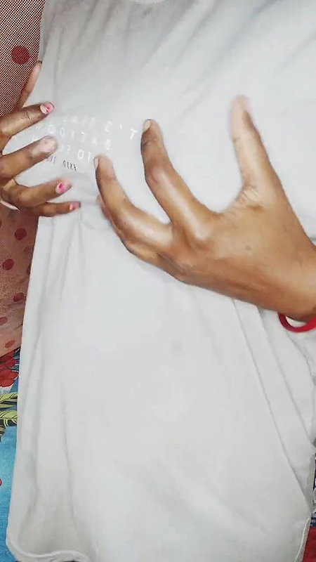 Indian bhabhi’s ass and pussy fucked with eggplant Indian Sex