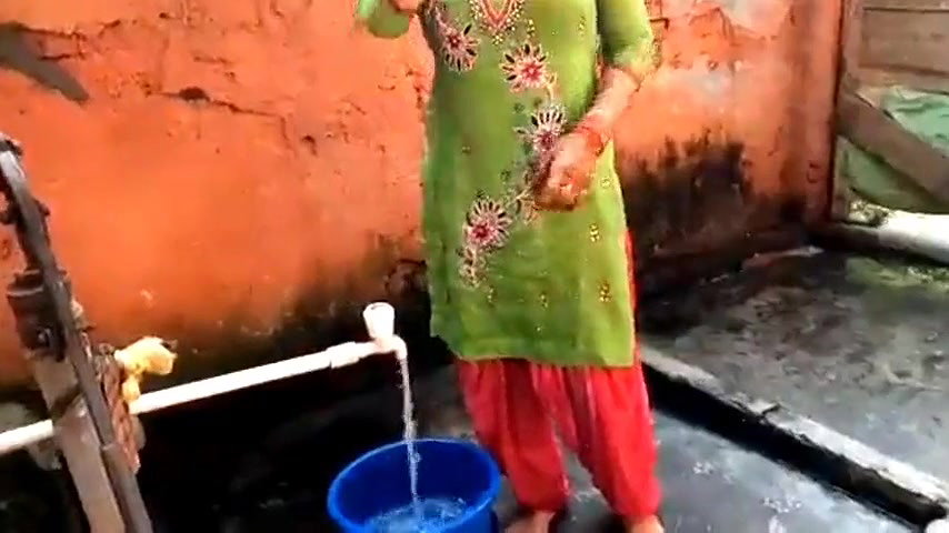 Indian Bhabhi bath in Chapakal and she press boobs and Enjoy the seen