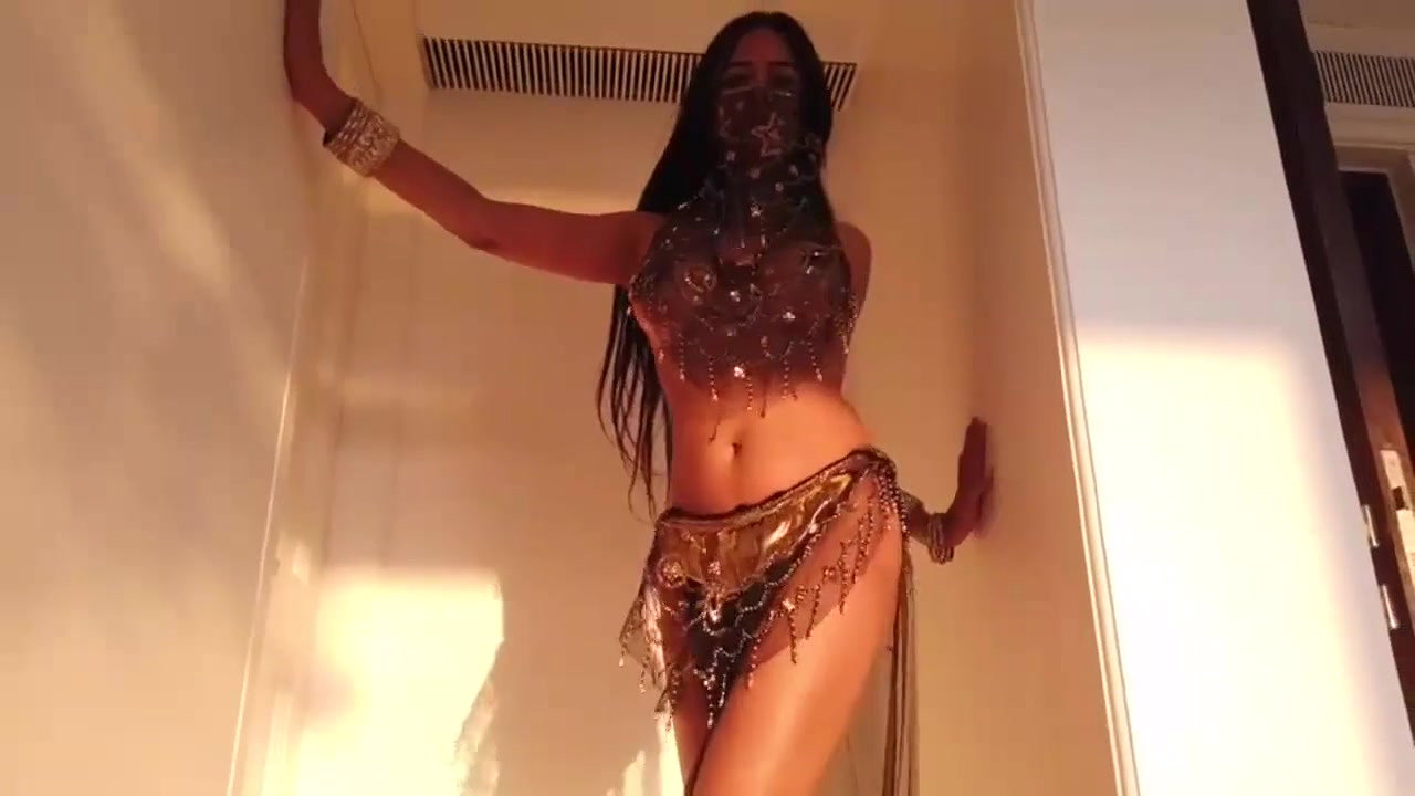 poonam pandey arabian night