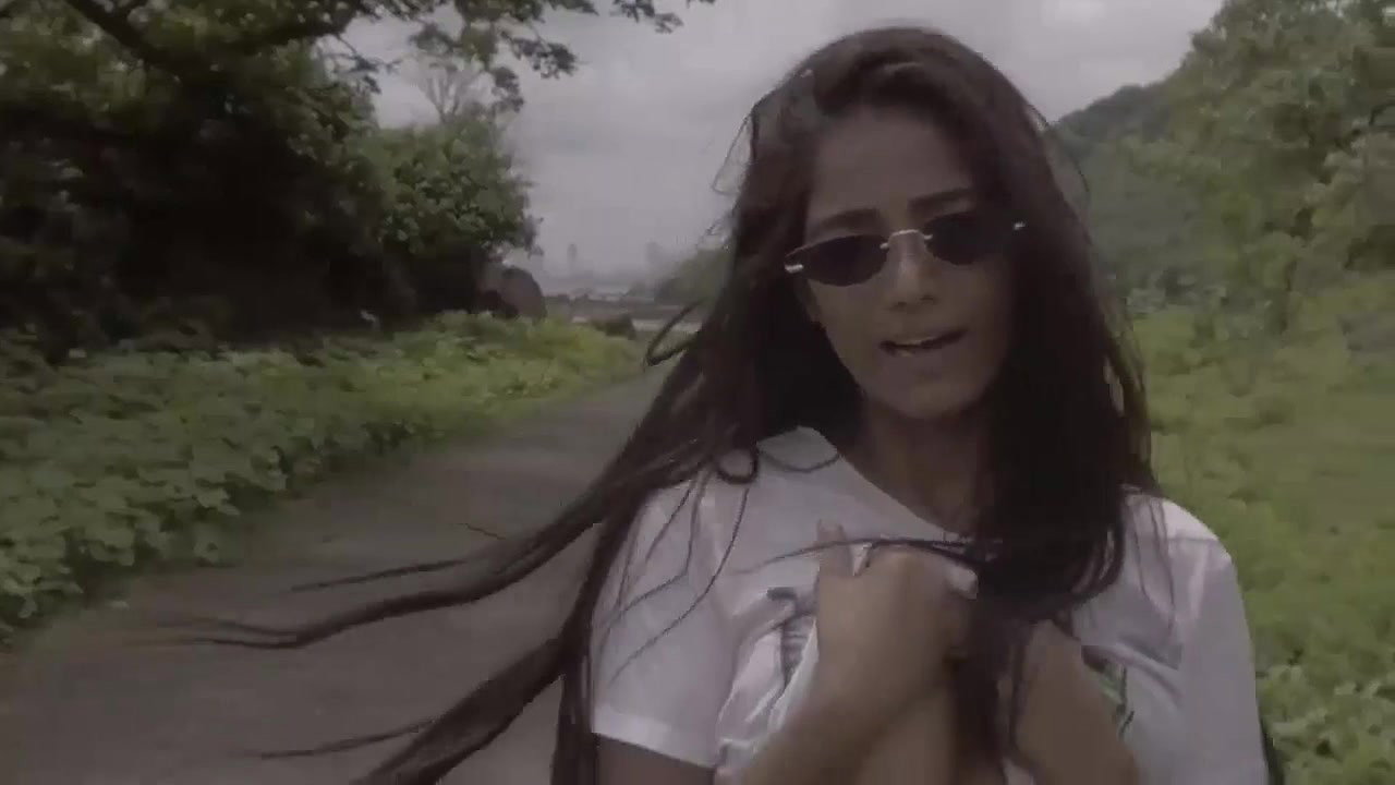 poonam pandey roadtrip
