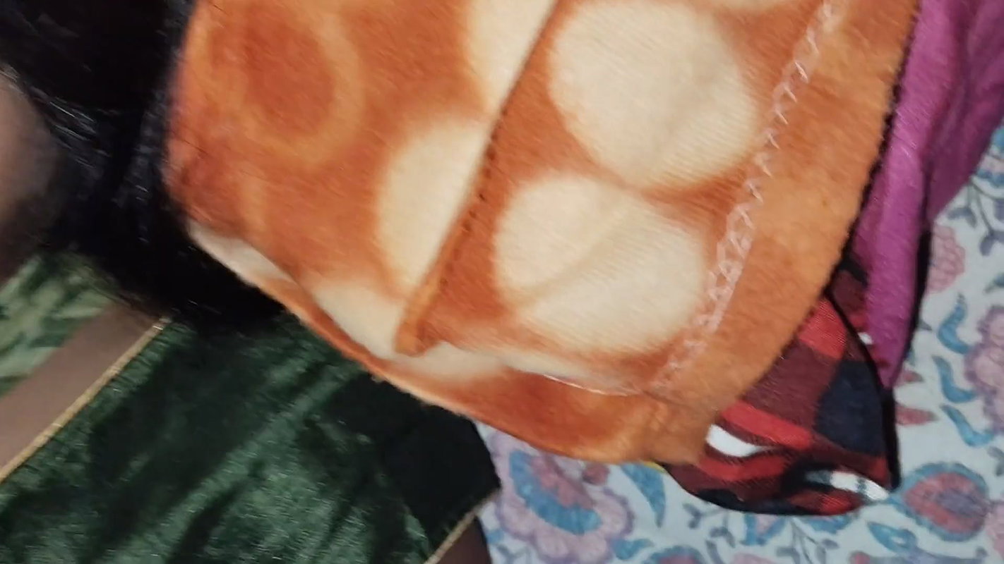 I fed banana to my stepsister and fucked her