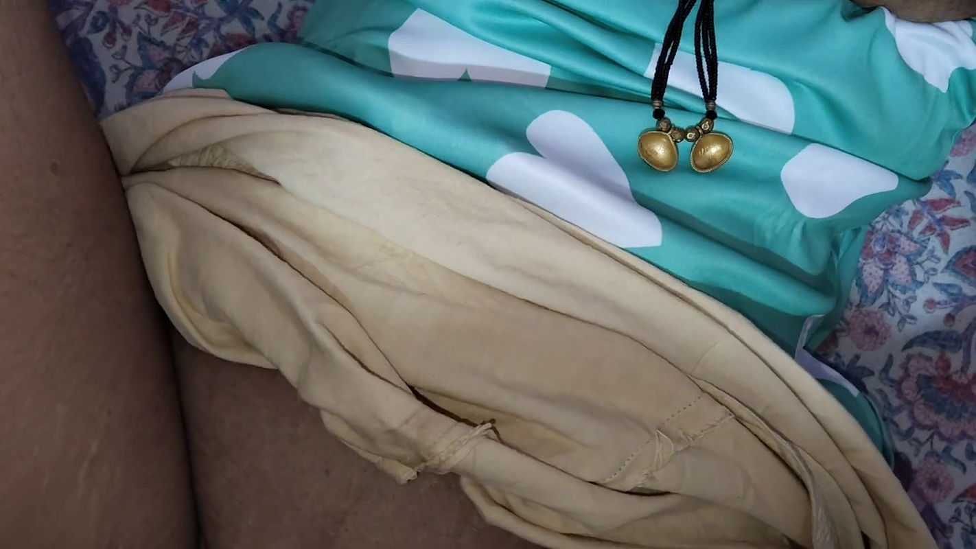 I caught my hot Bhabhi and fucked her when she was alone in the afternoon with Bhojpuri audio