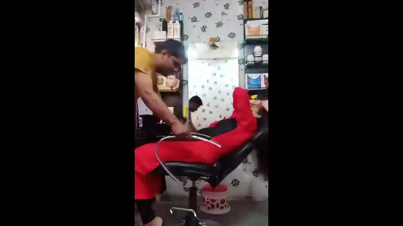 saadiya maami pussing licing in beauty parlouur