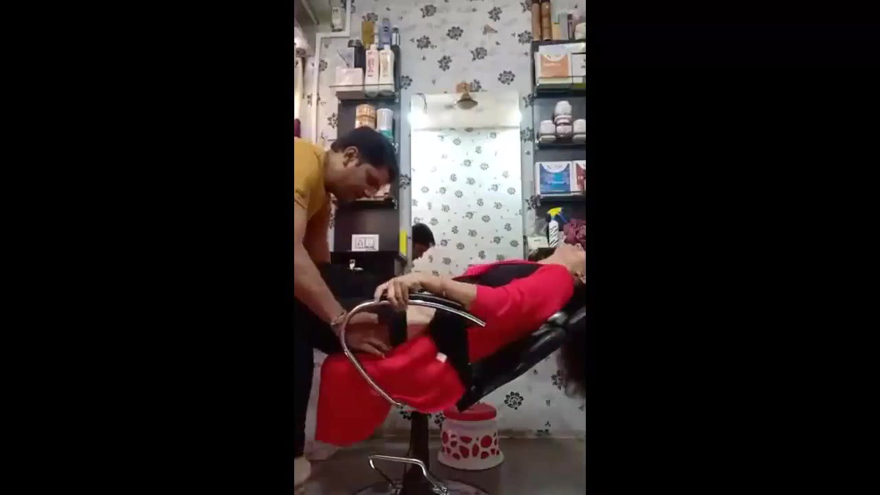 saadiya maami pussing licing in beauty parlouur