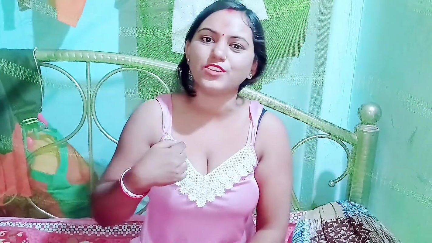 Hot desi indian girl bigg big in the room