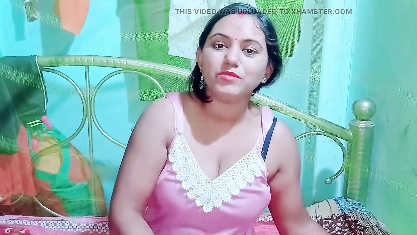 Hot desi indian girl bigg big in the room