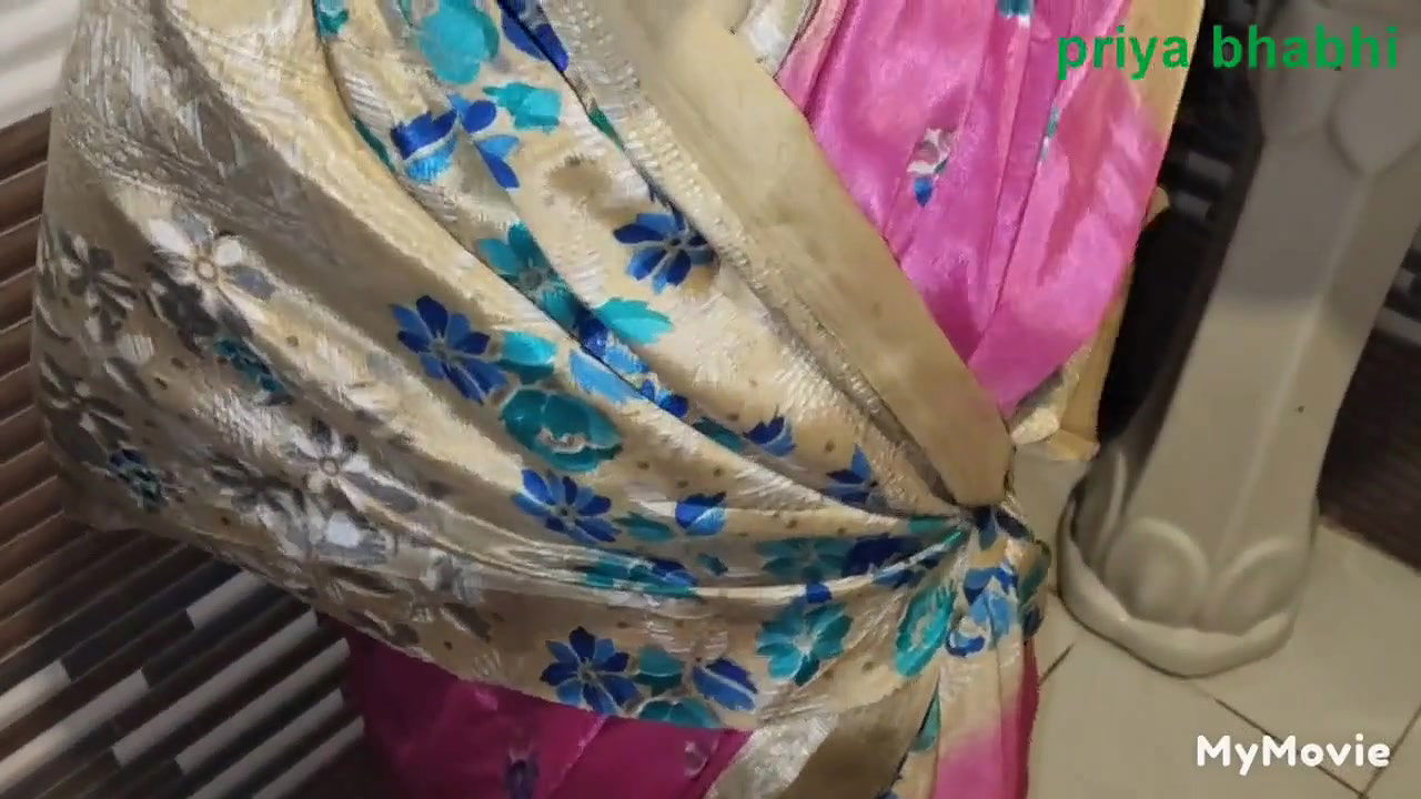 Horny Desi Housewife Priya Bhabhi Used by Dewar in Bathroom