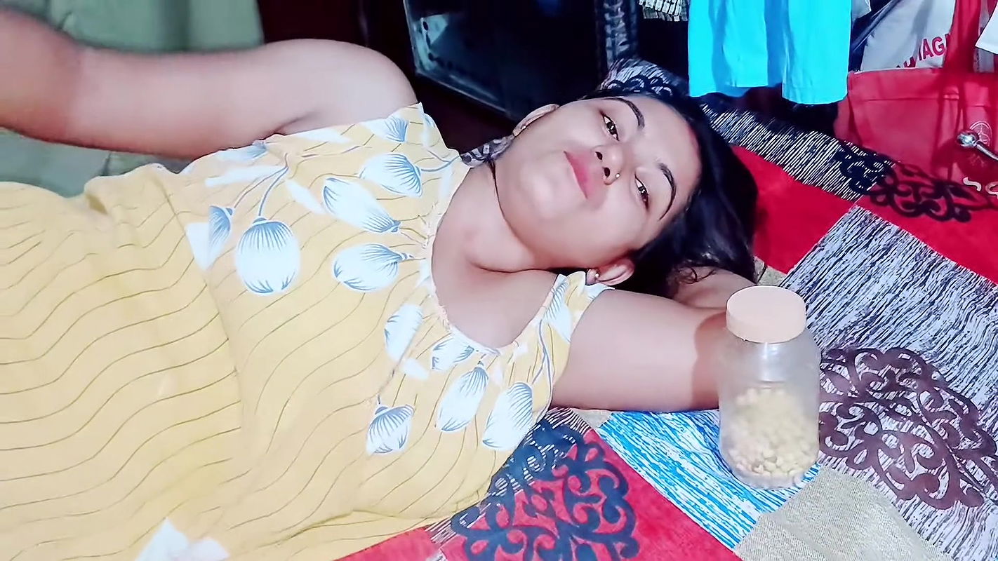 HINDU BANGLA Step mom saw step son big and job him for her pleasure