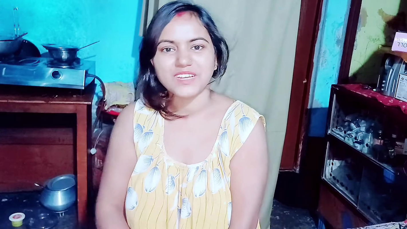 HINDU BANGLA Step mom saw step son big and job him for her pleasure