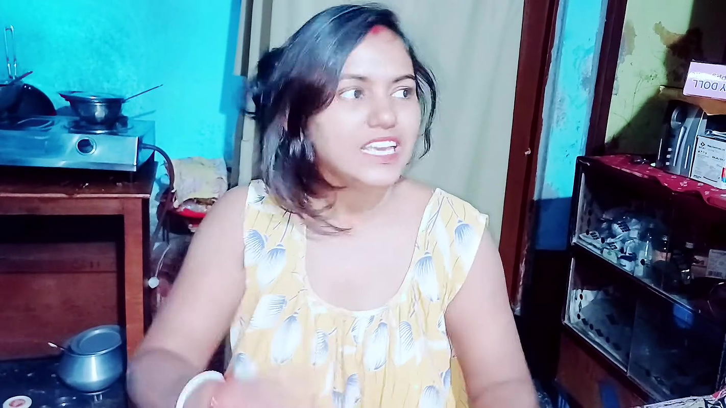 HINDU BANGLA Step mom saw step son big and job him for her pleasure