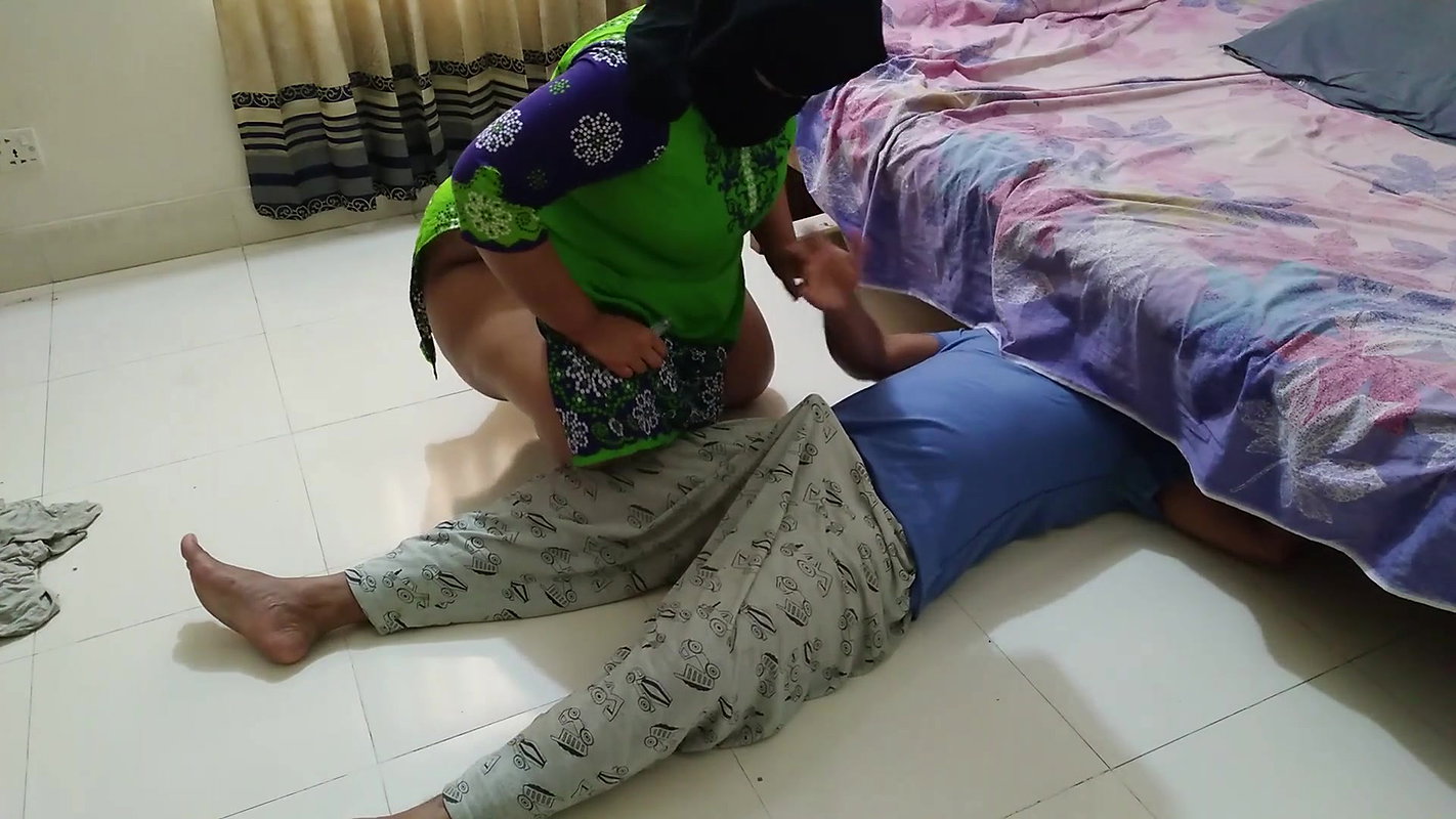 Hijab Muslim big butt Hot maid gets stuck under bed while cleaning bedroom then Owner’s 18 year old helps her – Anal Cumshot