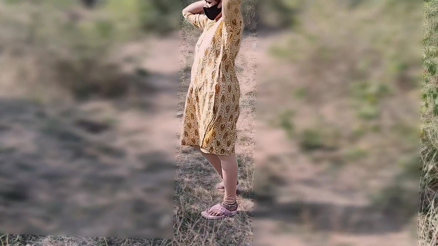 Gf ko Jungle me pura Nude karke chudai, Beautiful Gf Fucked by Boyfriend, outdoor jungle Indian Hindi