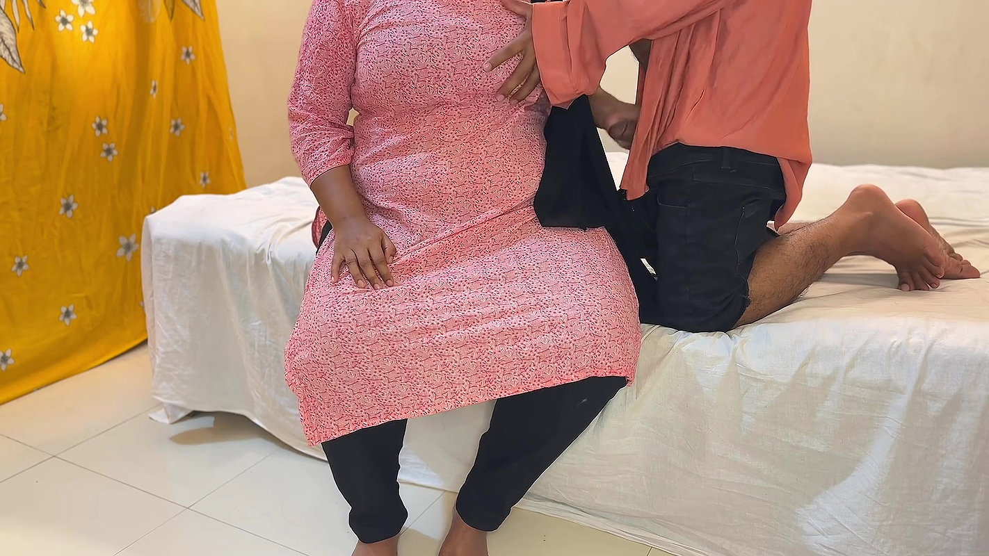 Egyptian ethnicity Sexy Friend’s MILF Mom want Sex With son’s friend in Hotel room in midnight