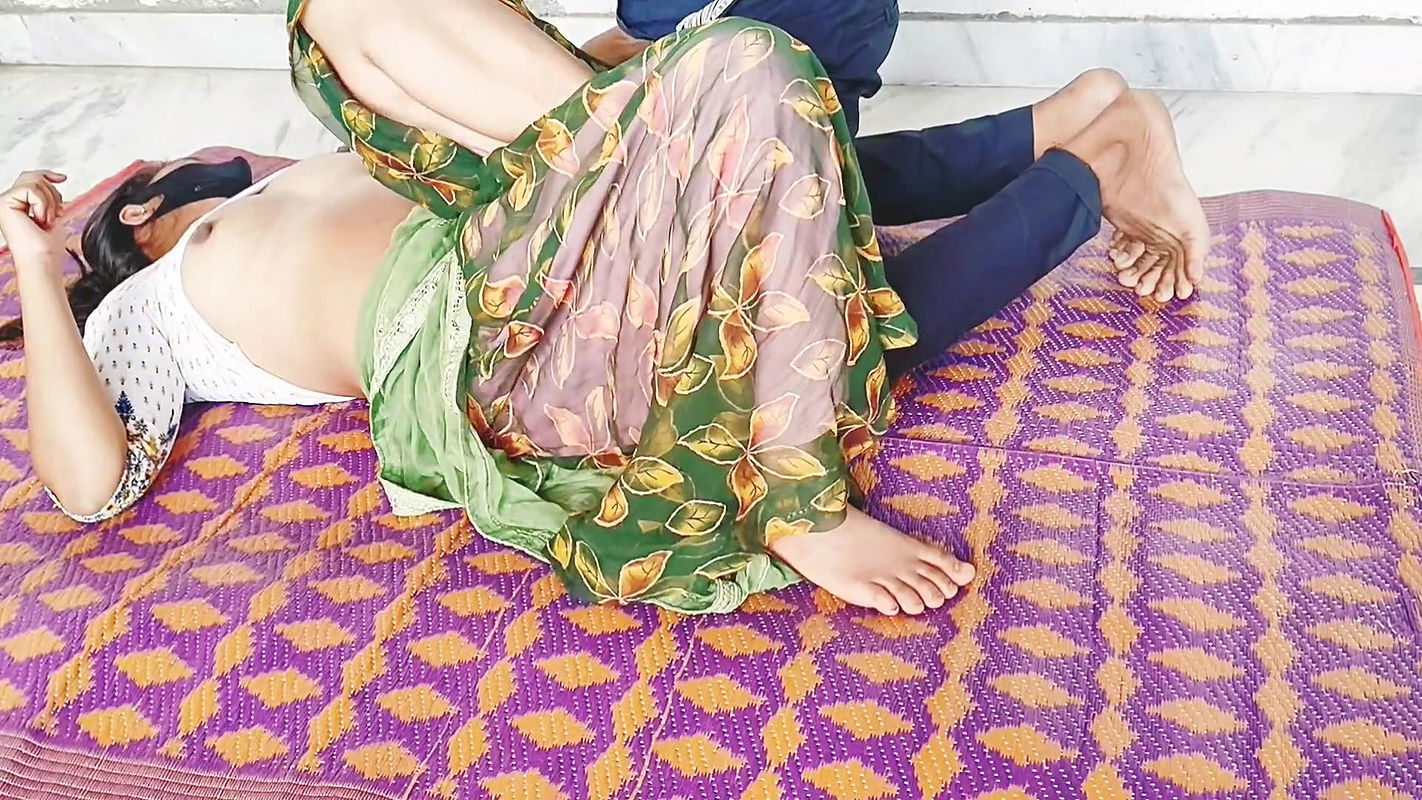 Dost ki Biwi ne mota lund dekh kar apni sari girai or chudwane ko raji ho gai, dost ki Biwi ko chudai Hindi Audio