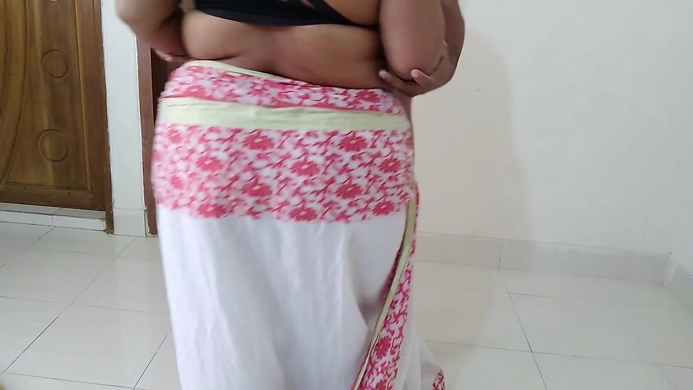 Dost ke bade gand vale sexy man jab ghar mein jhado laga rahe the tab mainne use chod diya