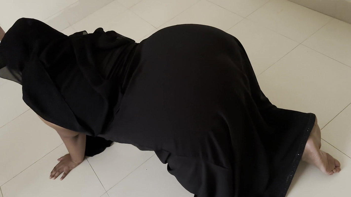 Dogystyle Fucking A Hijabi Muslim Maid In Hotel When She Stuck Inside Bathroom Doors – Anal Fuck In Arab Hotel