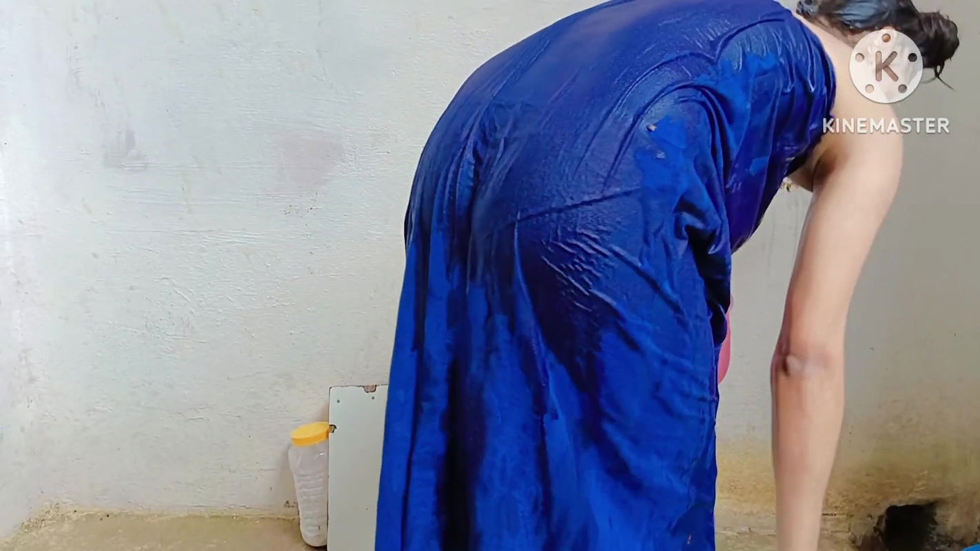 Didi ko Nahate hue pakda open main kya mall hai yrr