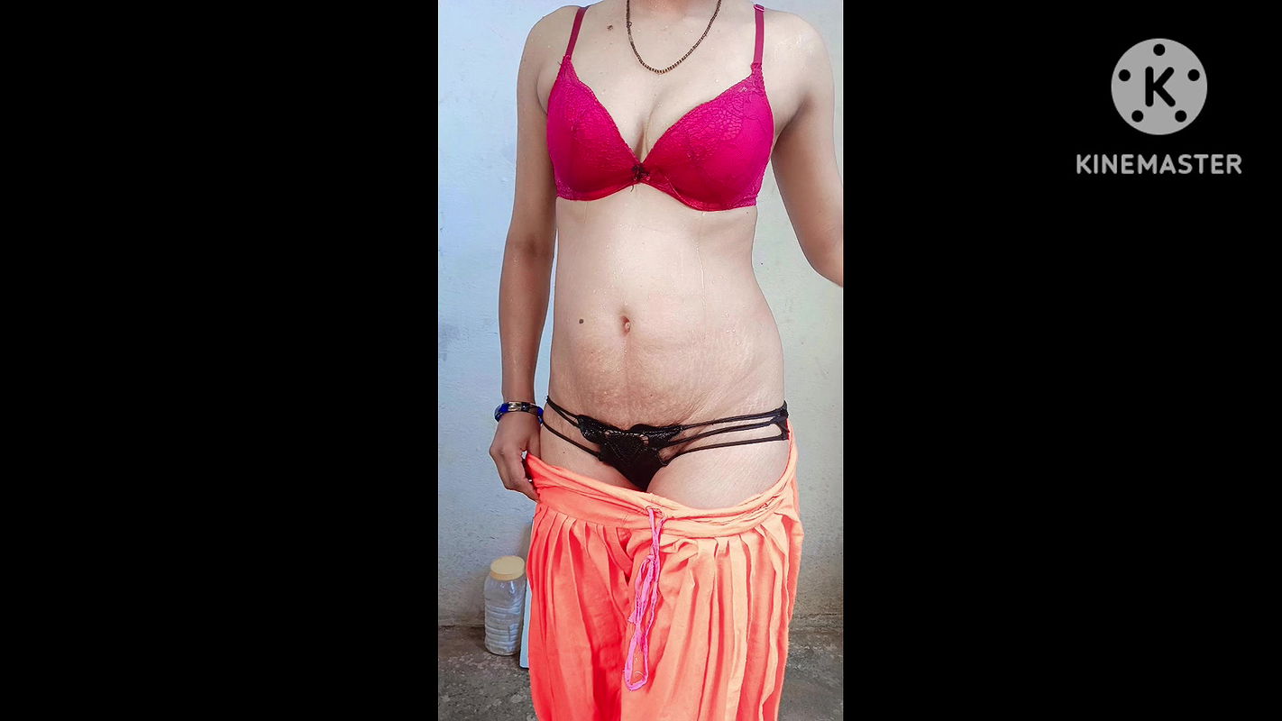 Didi ko Nahate hue pakda open main kya mall hai yrr