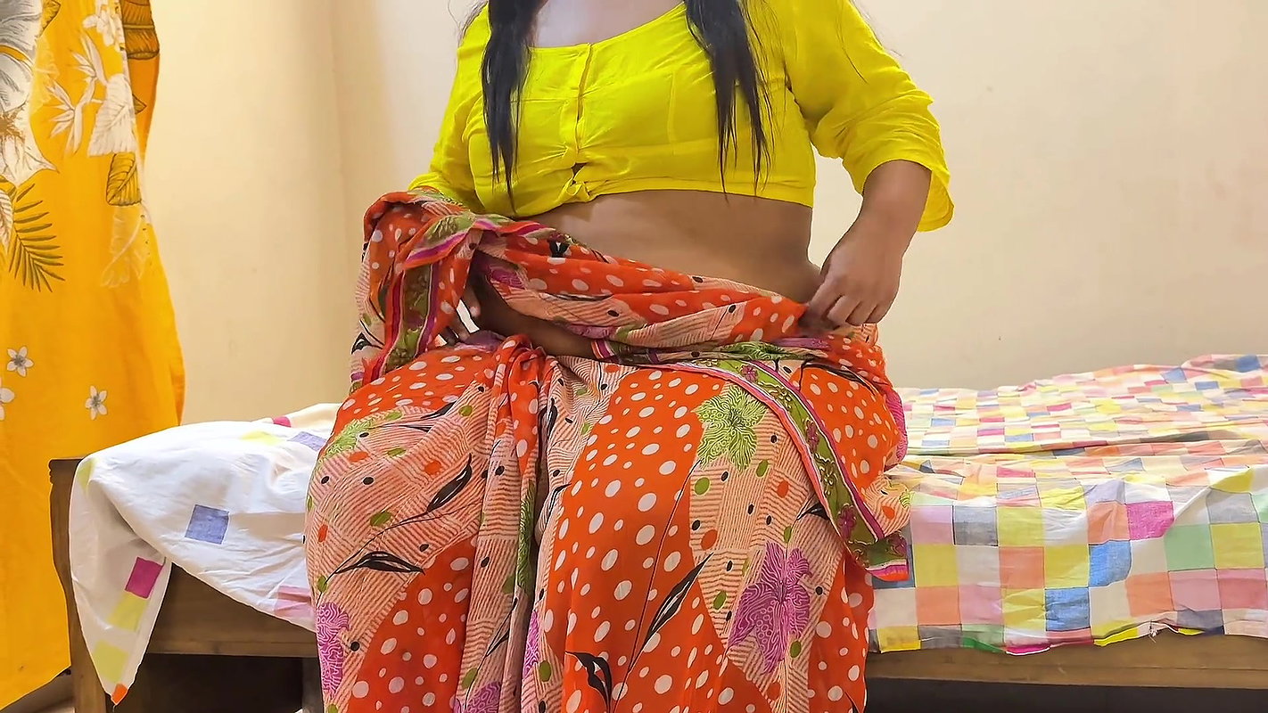 Desi Tamil Housewife sex with her landlord for apartment rent