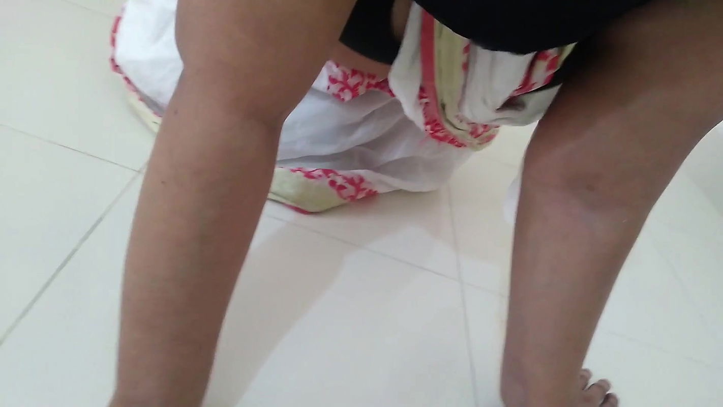 Desi Muslim Kamvali ko Bade Gand aur Chut ko Dekh Ghar ke Hindu Malik Chod dala