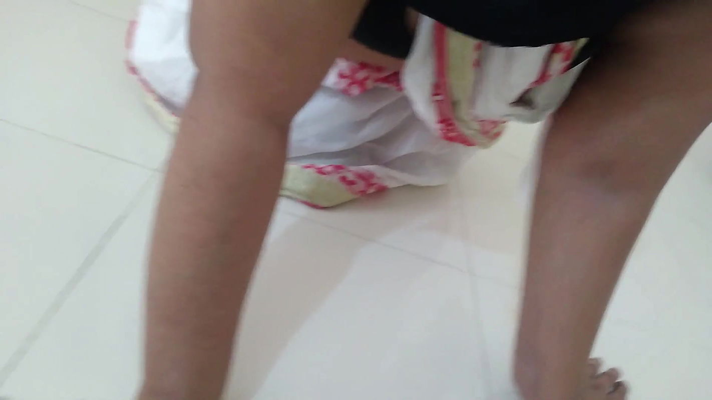 Desi Muslim Kamvali ko Bade Gand aur Chut ko Dekh Ghar ke Hindu Malik Chod dala