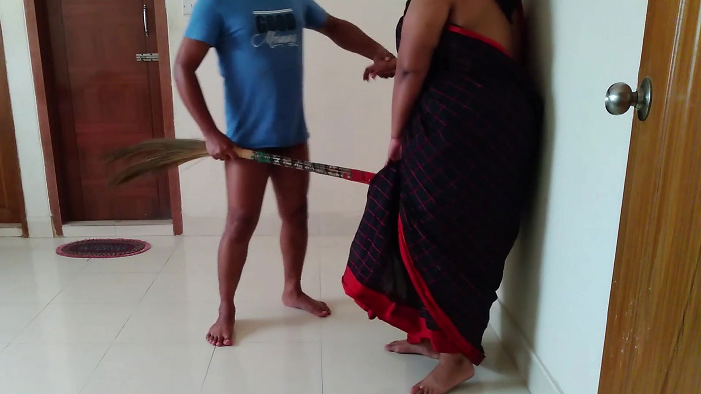 Desi Mosi Ko Jabardast Chudai jab usi Gar jadu lagatahua