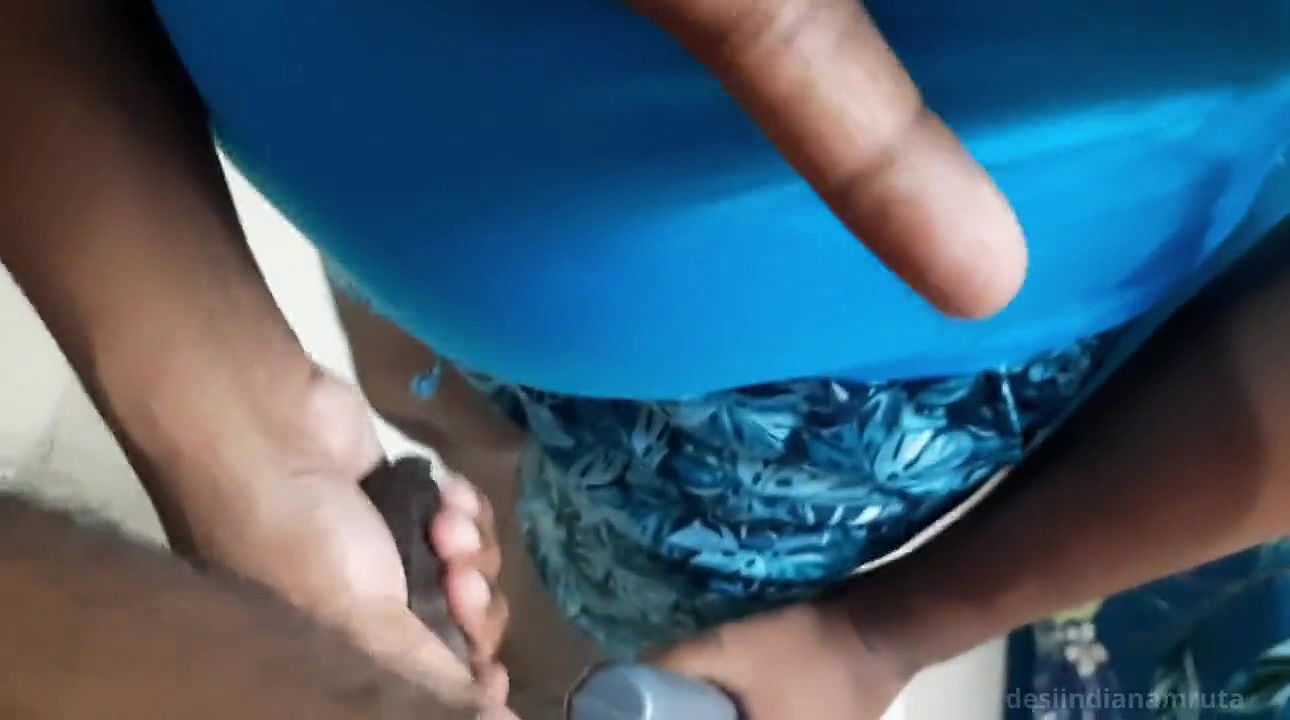 Desi Maid Giving Hand Job, Blow Job & Gets Cumshot From House Owner While No one at Home !!