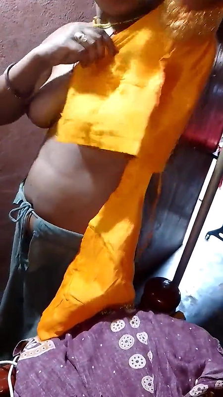 Desi bhabhi close up bobbs open bra bhojpuri language