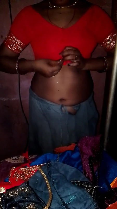 Desi bhabhi close up bobbs open bra bhojpuri language