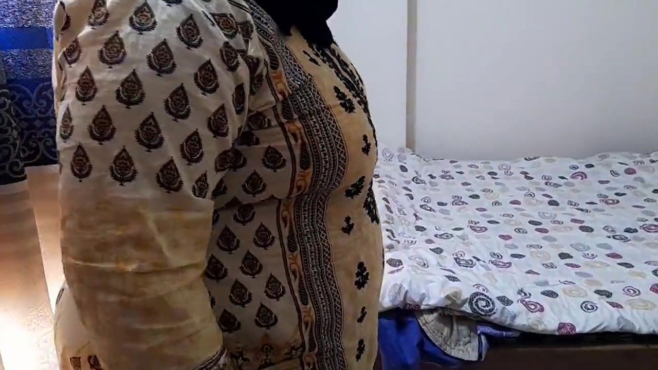 Depali Aunty Fucked by Stepson When She Was cleaning his room!
