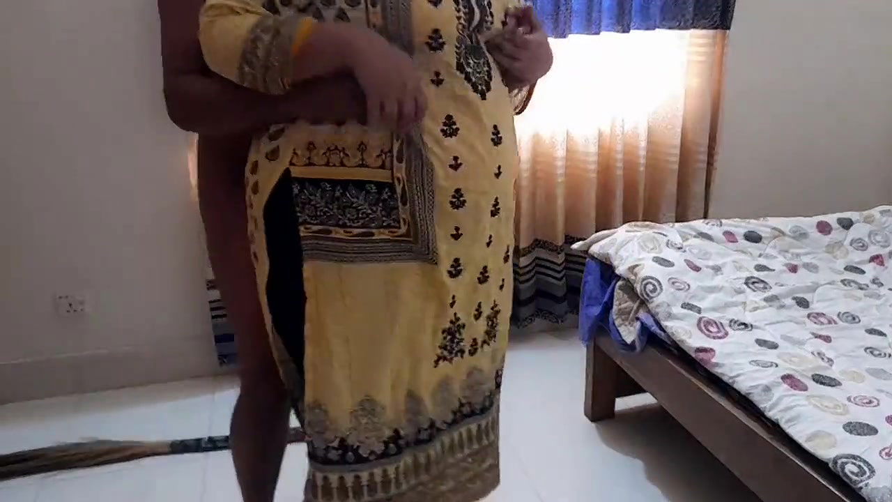 Depali Aunty Fucked by Stepson When She Was cleaning his room!