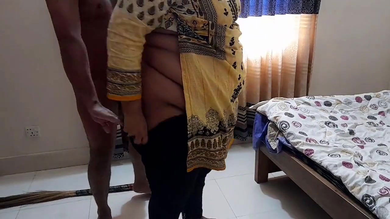 Depali Aunty Fucked by Stepson When She Was cleaning his room!