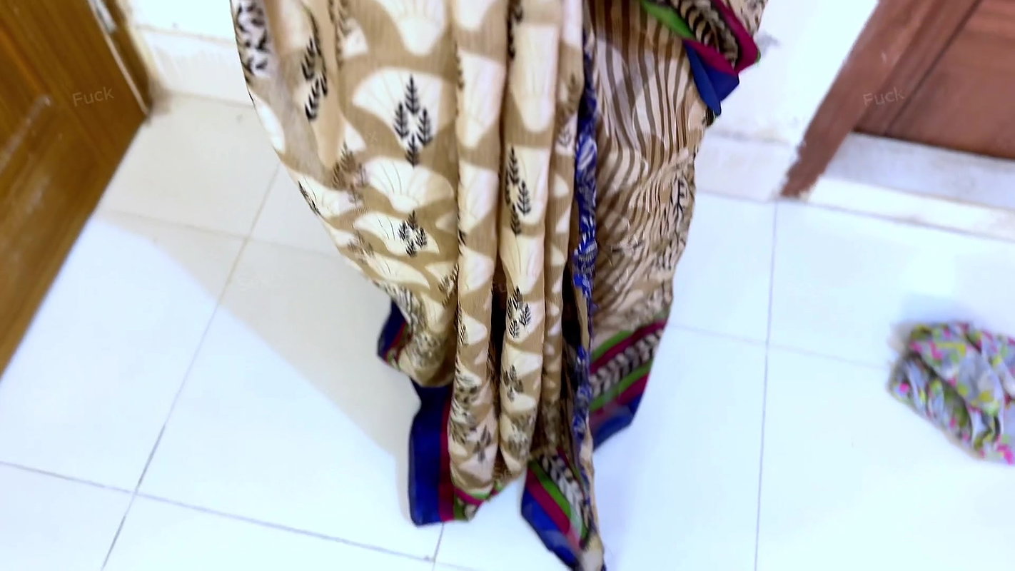 Darji Meri Maa ko Chod dala naap leta leta (Tailor Fucked My Mother In Shop)