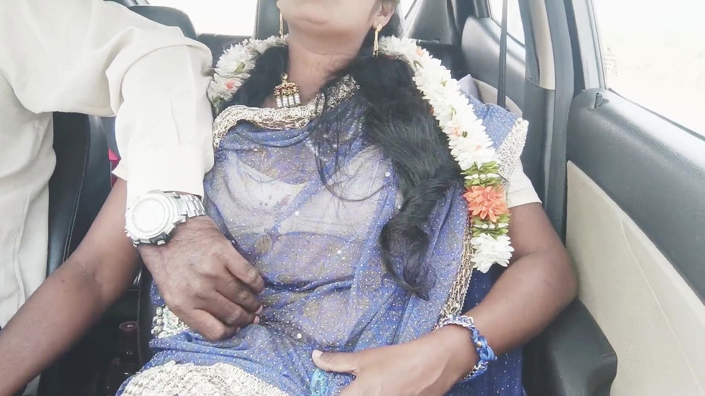Car sex, telugu dirty talks, silk aunty with hyd driver crezy romantic journey