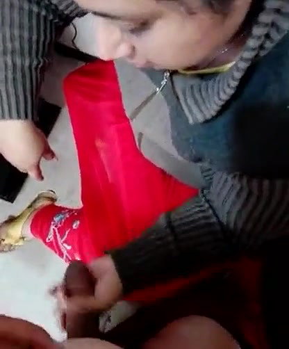 aunty giving handjob to else sis husband